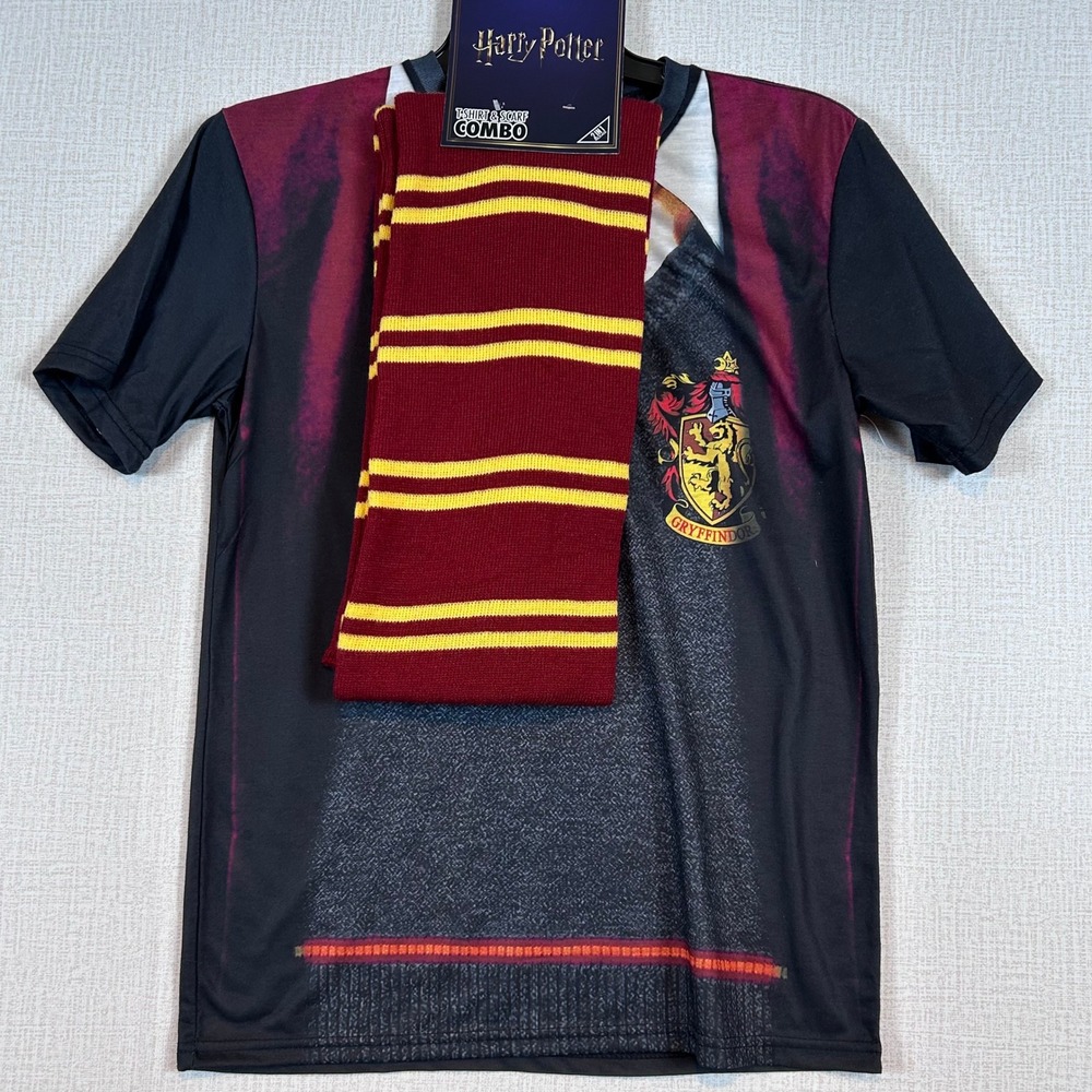 NWT Harry Potter Gryffindor T-Shirt Scarf Cosplay Mens Small Gryffindor Hogwarts